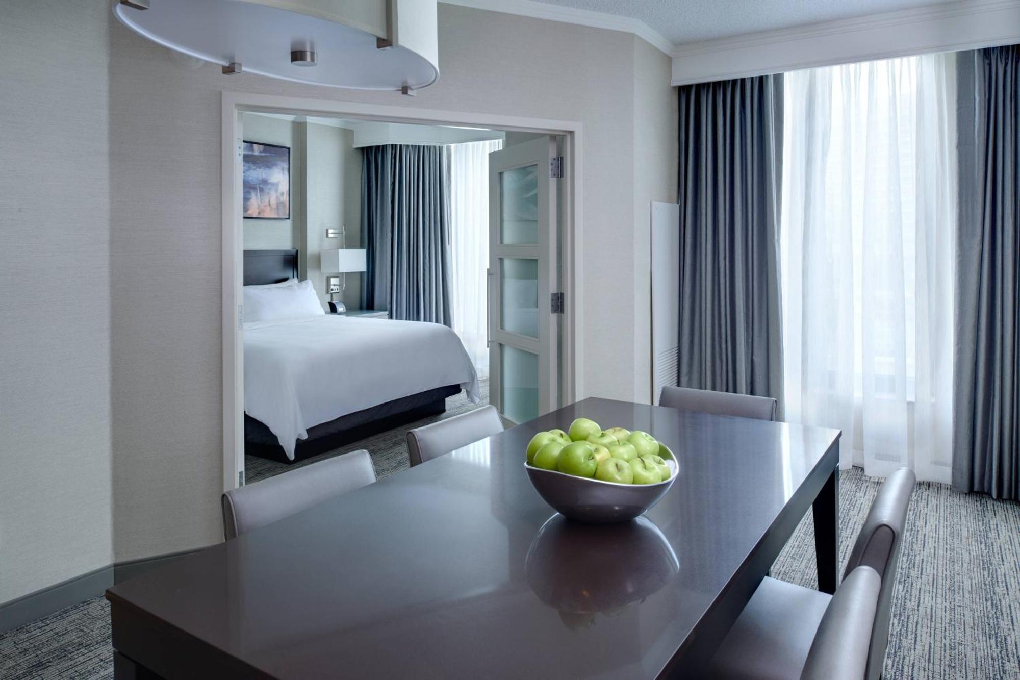 Chicago Marriott Suites O'Hare Rosemont Exterior foto