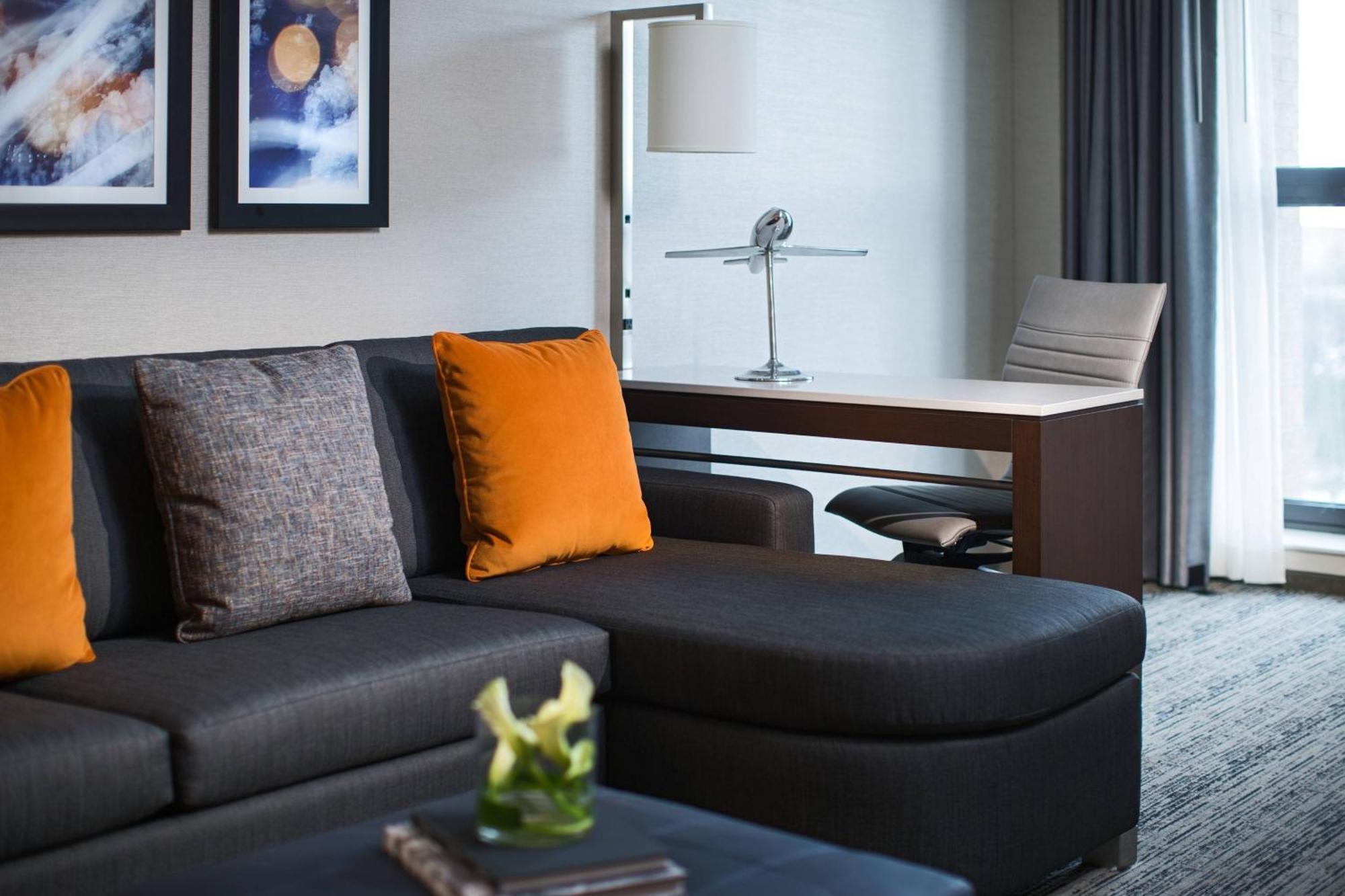 Chicago Marriott Suites O'Hare Rosemont Exterior foto